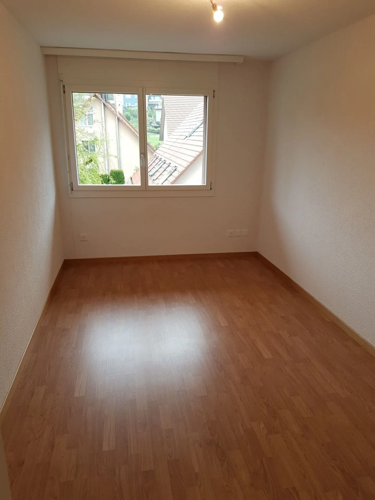 Moderne Wohnung mit Balkon - Foto 3 von 9