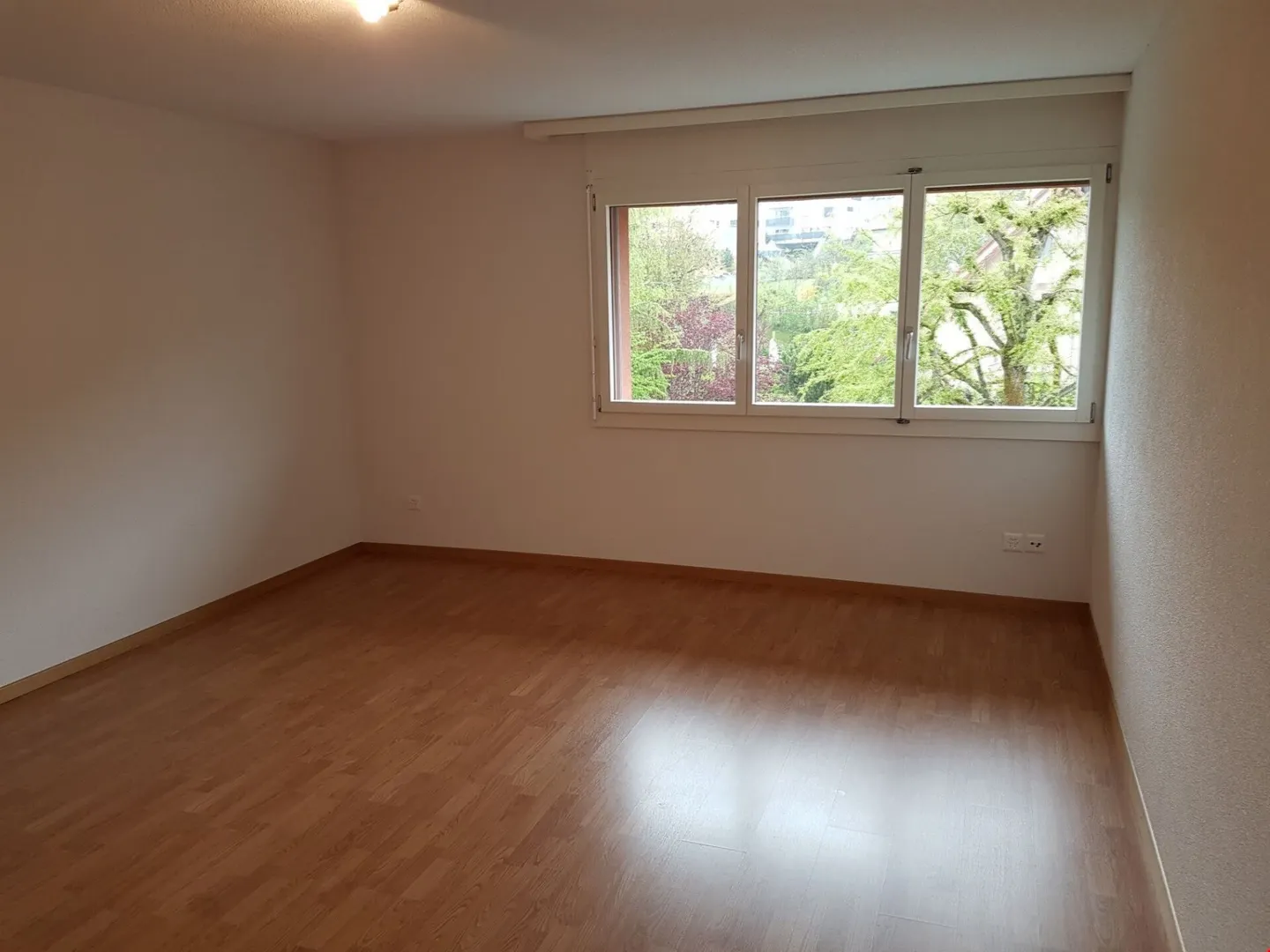 Moderne Wohnung mit Balkon - Foto 4 von 9