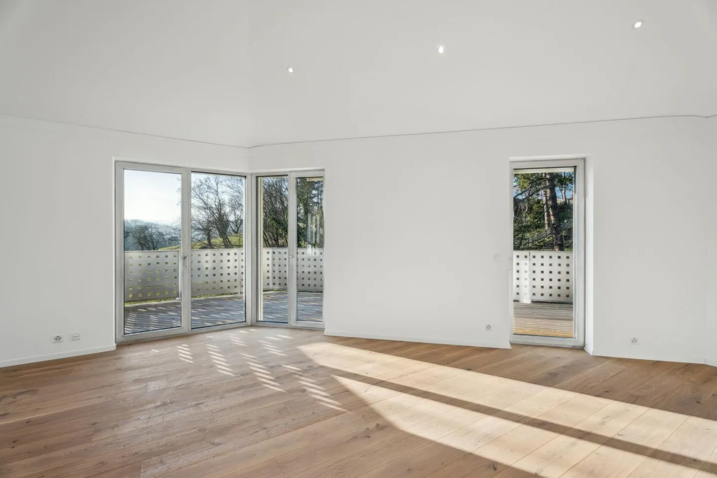 Élégant Duplex de 5,5 Pièces avec Galerie et Ascenseur Privé - Photo 3 sur 11