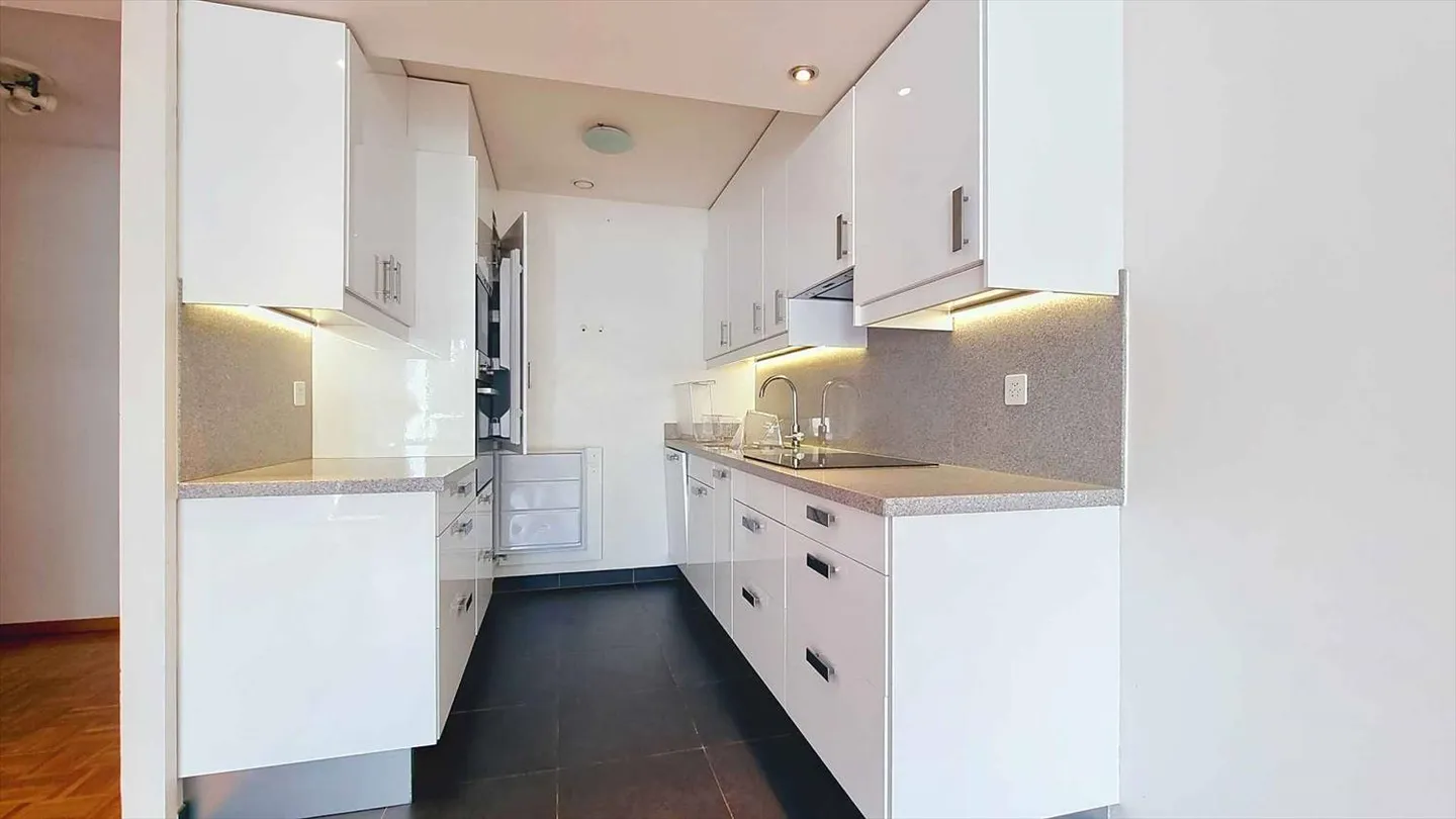 3.5-room apartment (2 bedrooms) with loggia - Photo 4 of 6