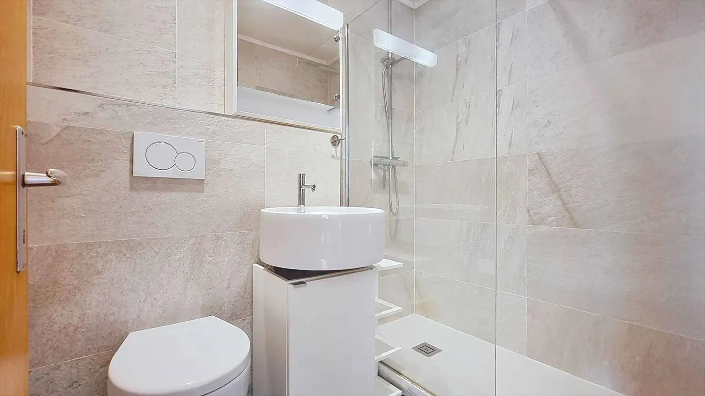 3.5-room apartment (2 bedrooms) with loggia - Photo 5 of 6