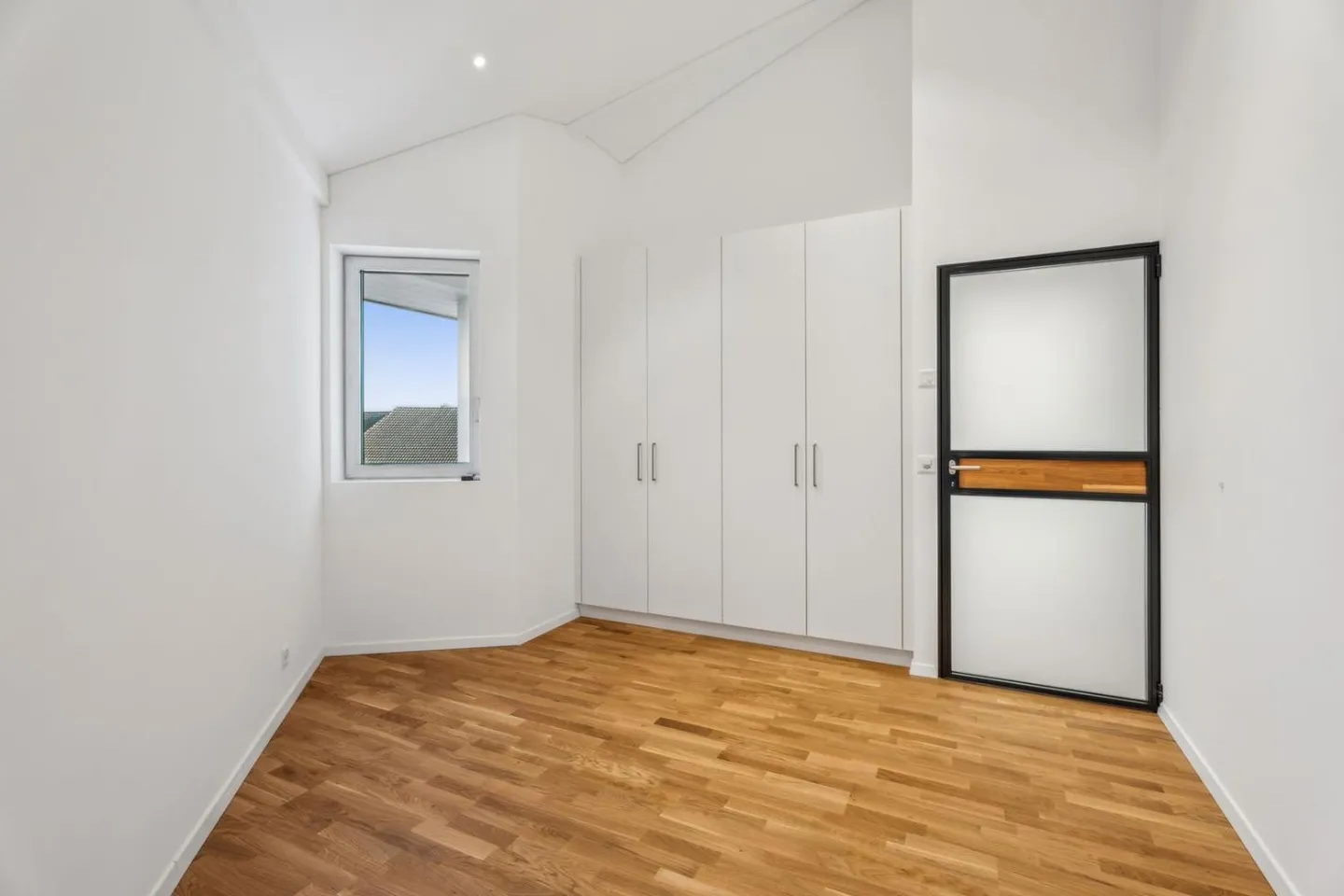 Élégant Duplex de 5,5 Pièces avec Galerie et Ascenseur Privé - Photo 8 sur 11
