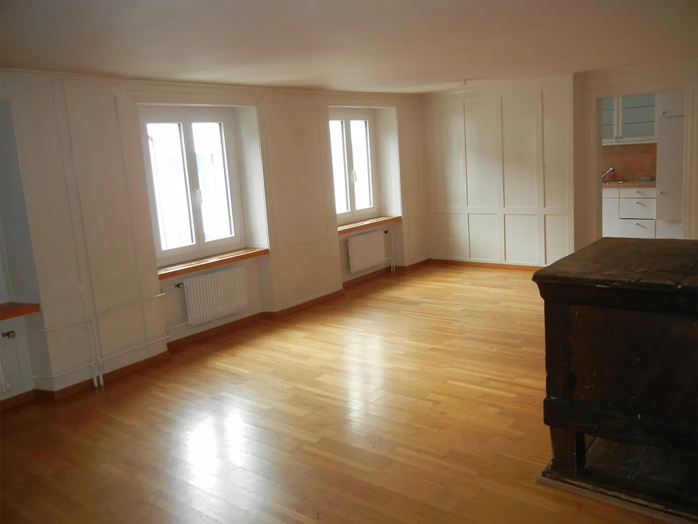 Renovated, large + bright 3 1/2 room apartment - Photo 1 of 14