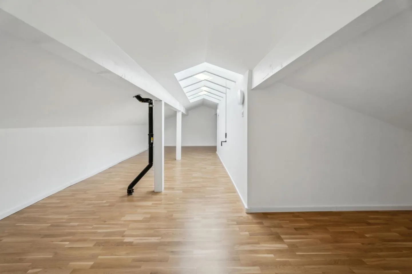 Élégant Duplex de 5,5 Pièces avec Galerie et Ascenseur Privé - Photo 11 sur 11