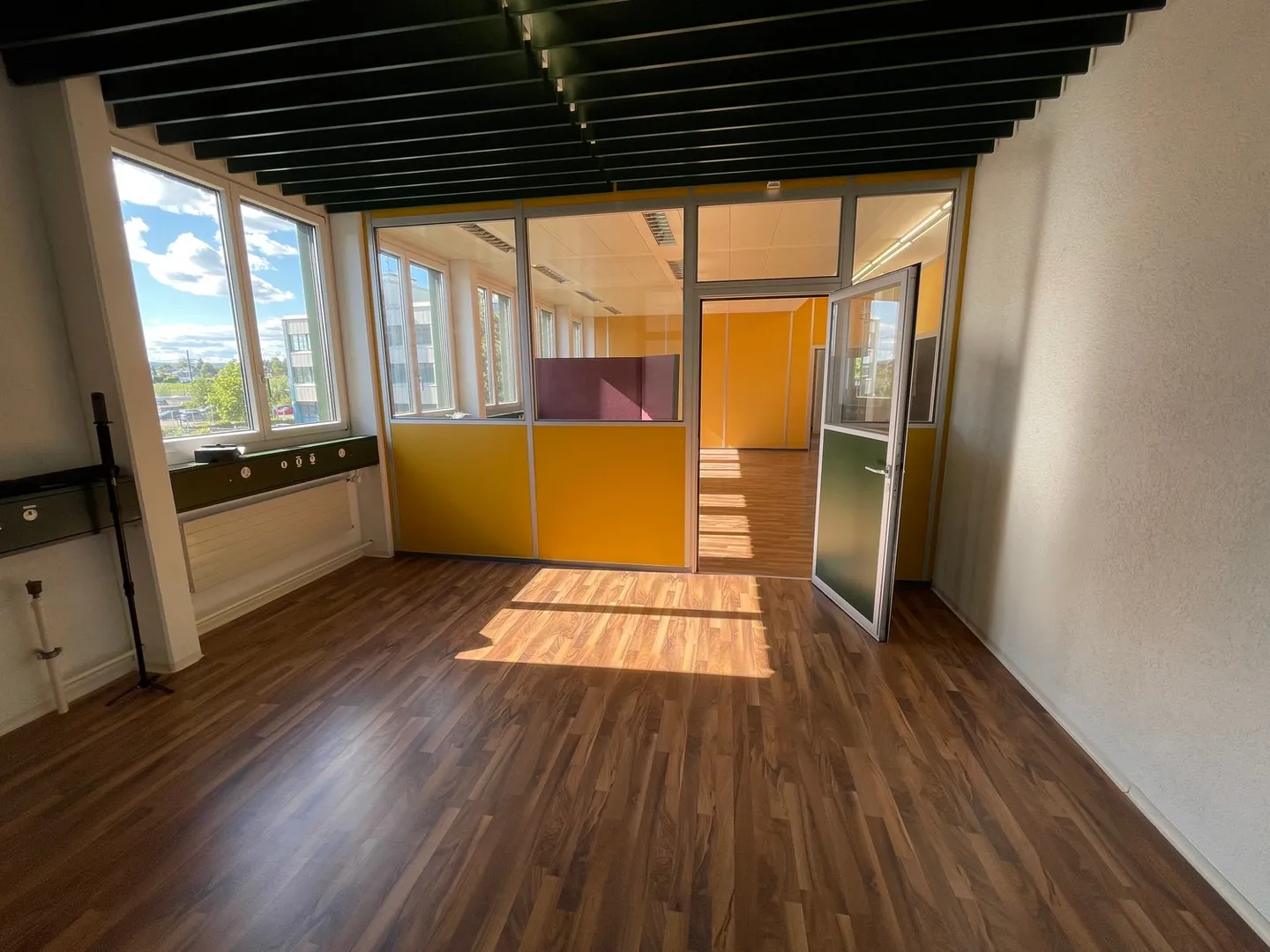 Bureaux modernes dans le centre d'affaires d'Oberglatt - Photo 2 sur 24