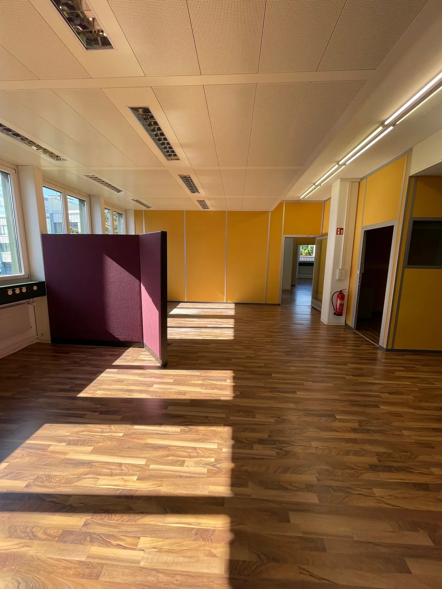 Bureaux modernes dans le centre d'affaires d'Oberglatt - Photo 3 sur 24