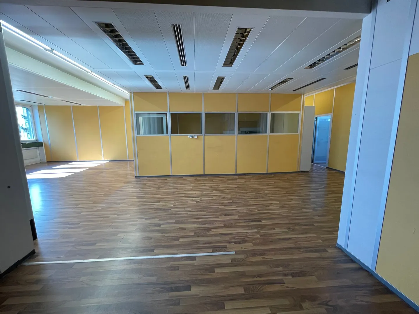 Bureaux modernes dans le centre d'affaires d'Oberglatt - Photo 7 sur 24