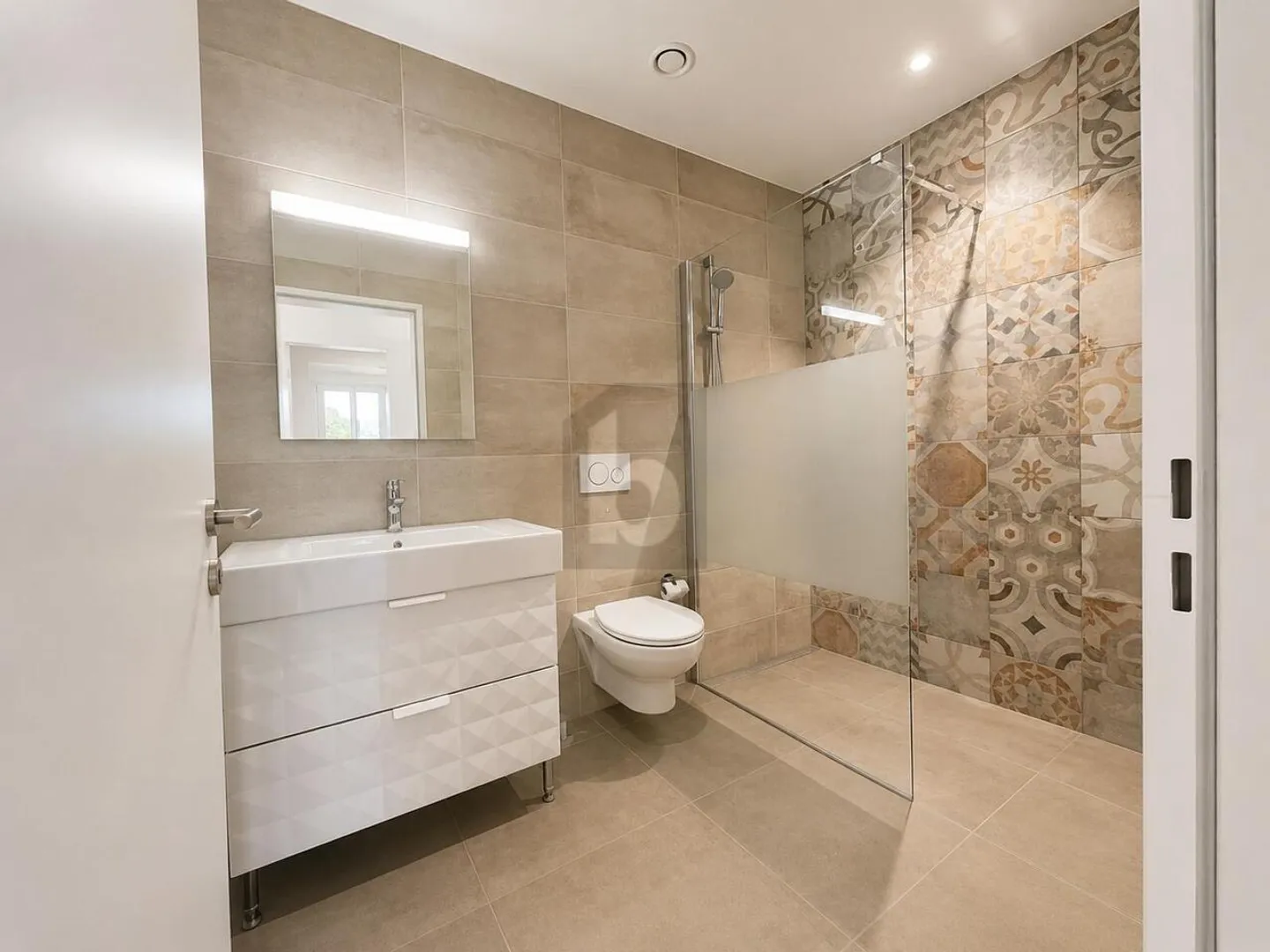 Quiet, Modern with Beautiful View - Photo 5 of 6