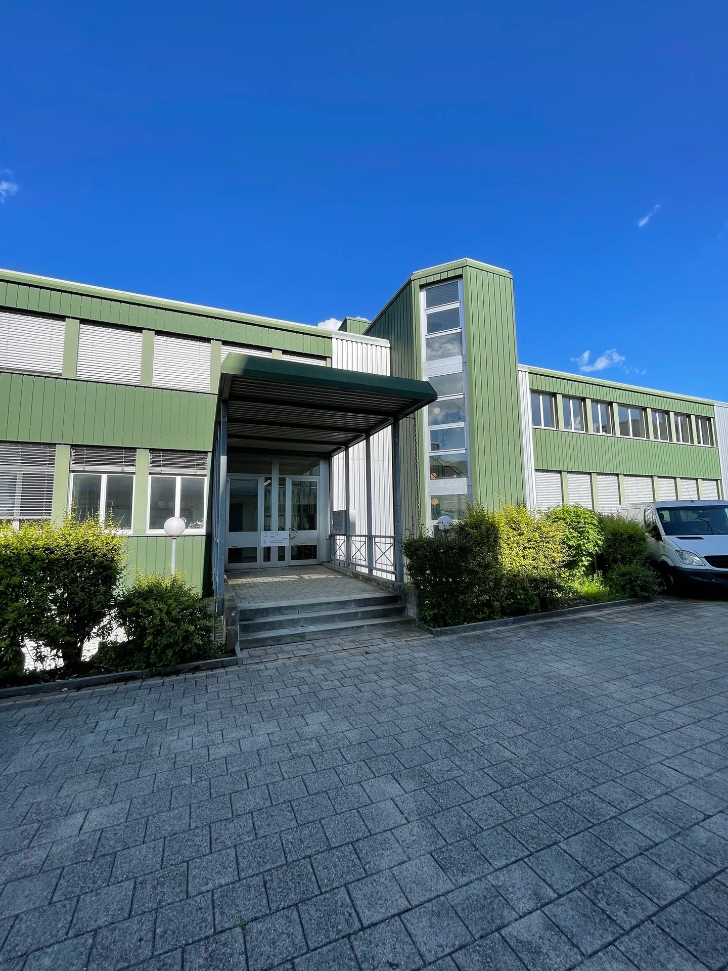 Bureaux modernes dans le centre d'affaires d'Oberglatt - Photo 1 sur 24