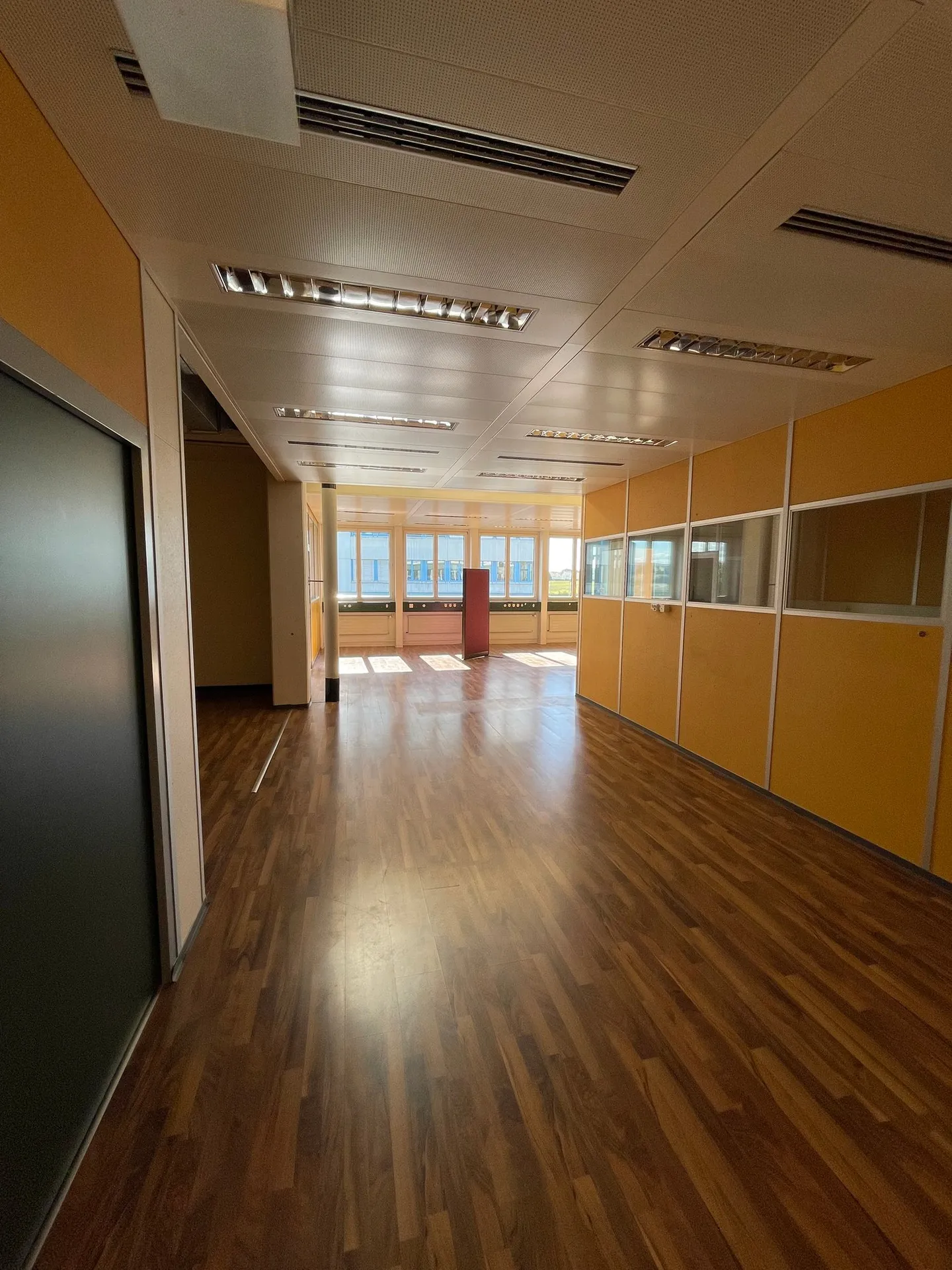 Bureaux modernes dans le centre d'affaires d'Oberglatt - Photo 21 sur 24