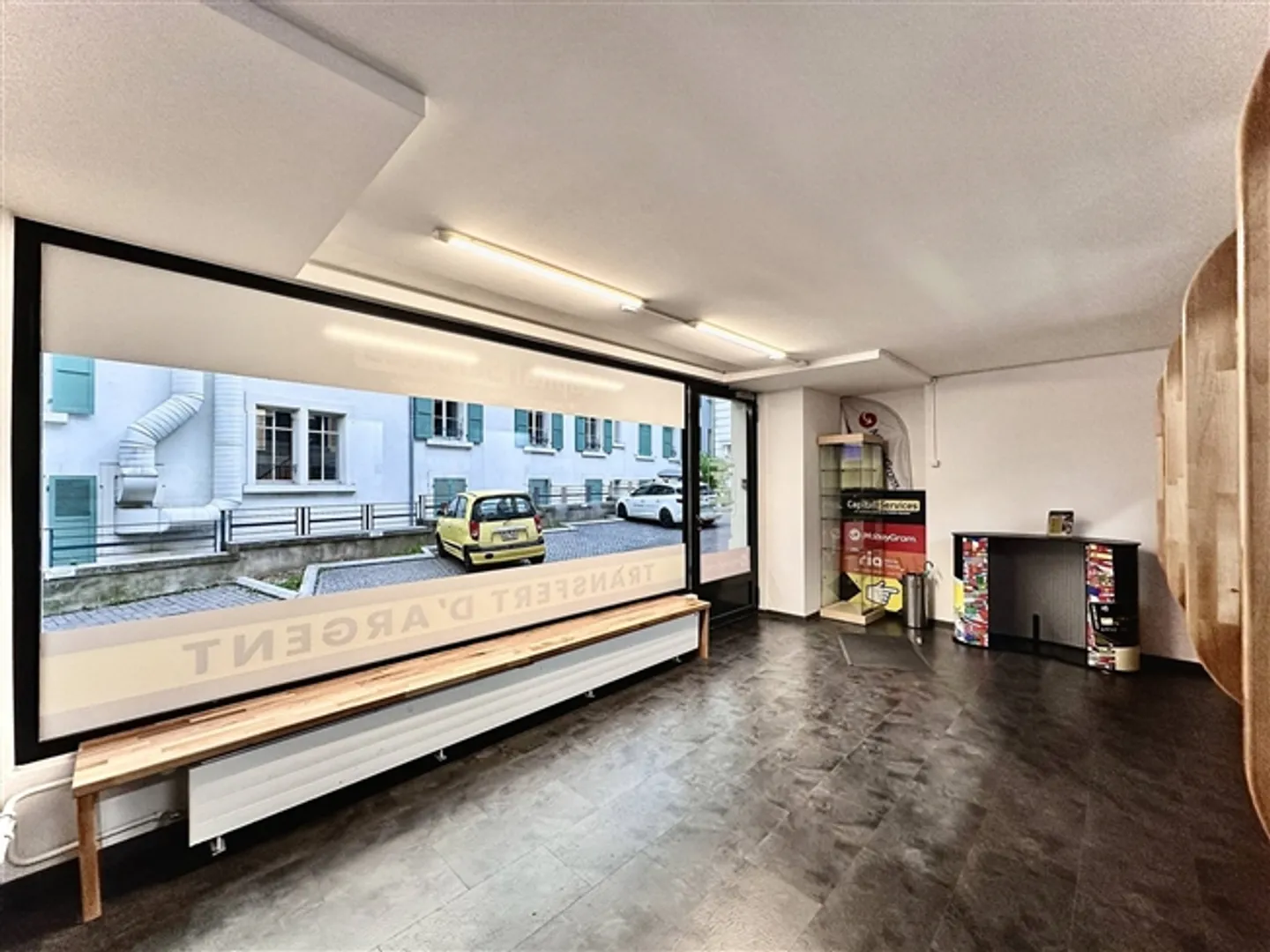 Arcade of 87 m2 for rent in the center of Lausanne - Photo 2 of 3