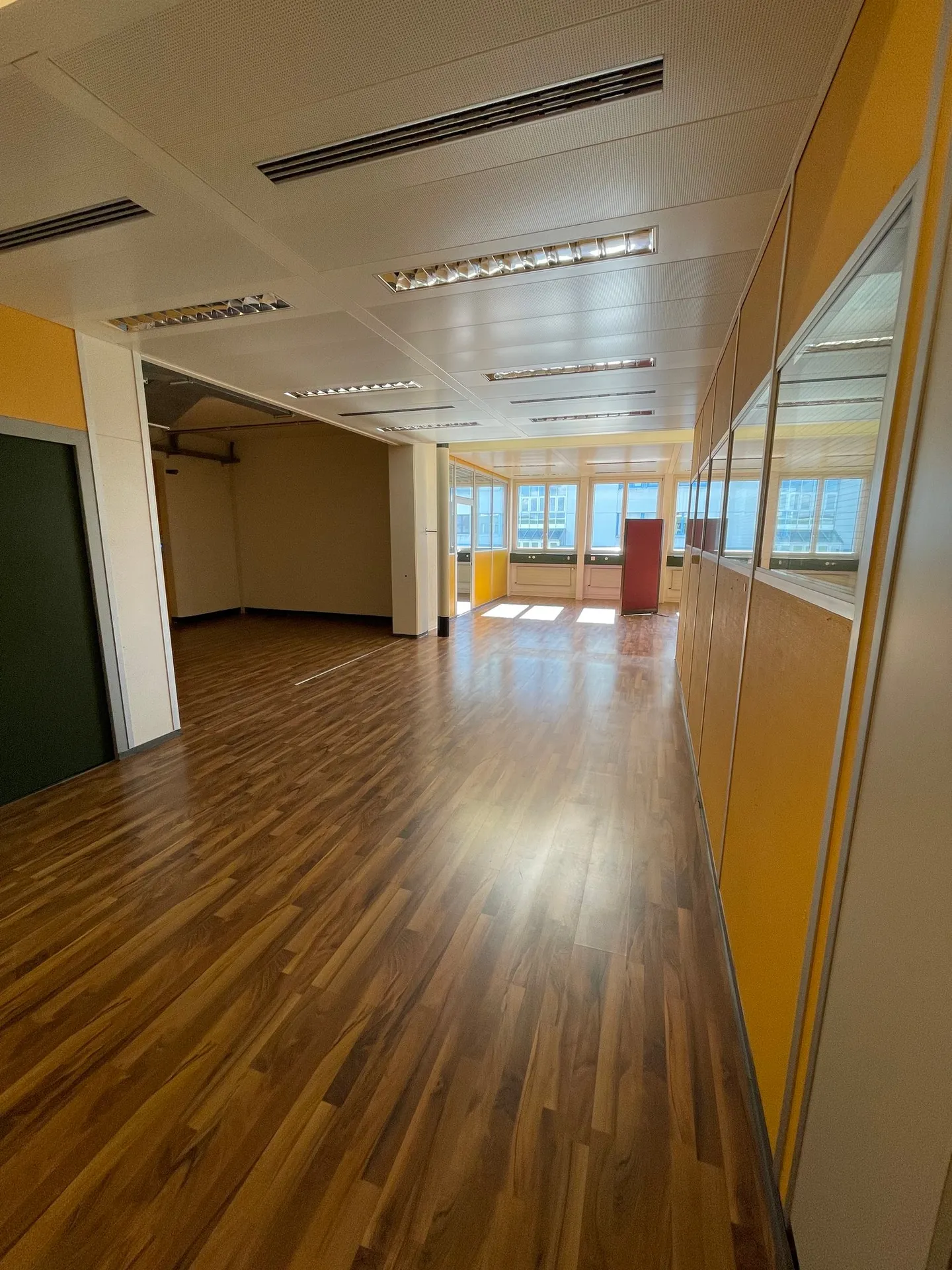 Bureaux modernes dans le centre d'affaires d'Oberglatt - Photo 17 sur 24