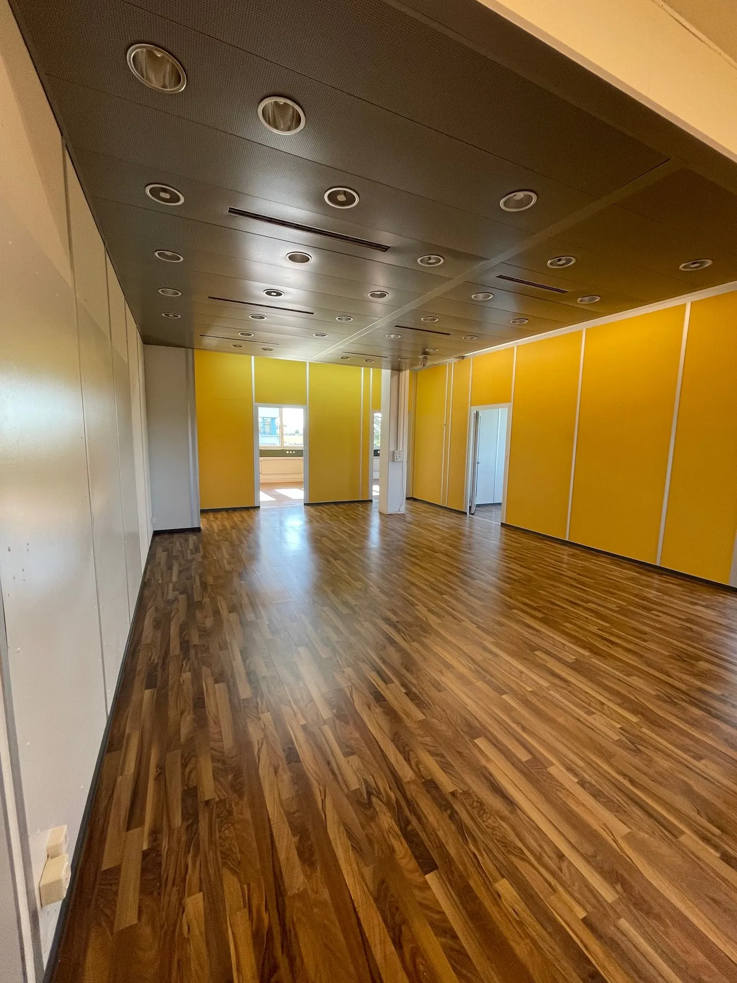 Bureaux modernes dans le centre d'affaires d'Oberglatt - Photo 18 sur 24