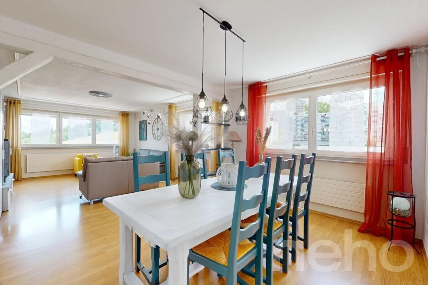 Luminoso appartamento di 3.5 locali con vista mozzafiato e box auto - Foto 1 di 12