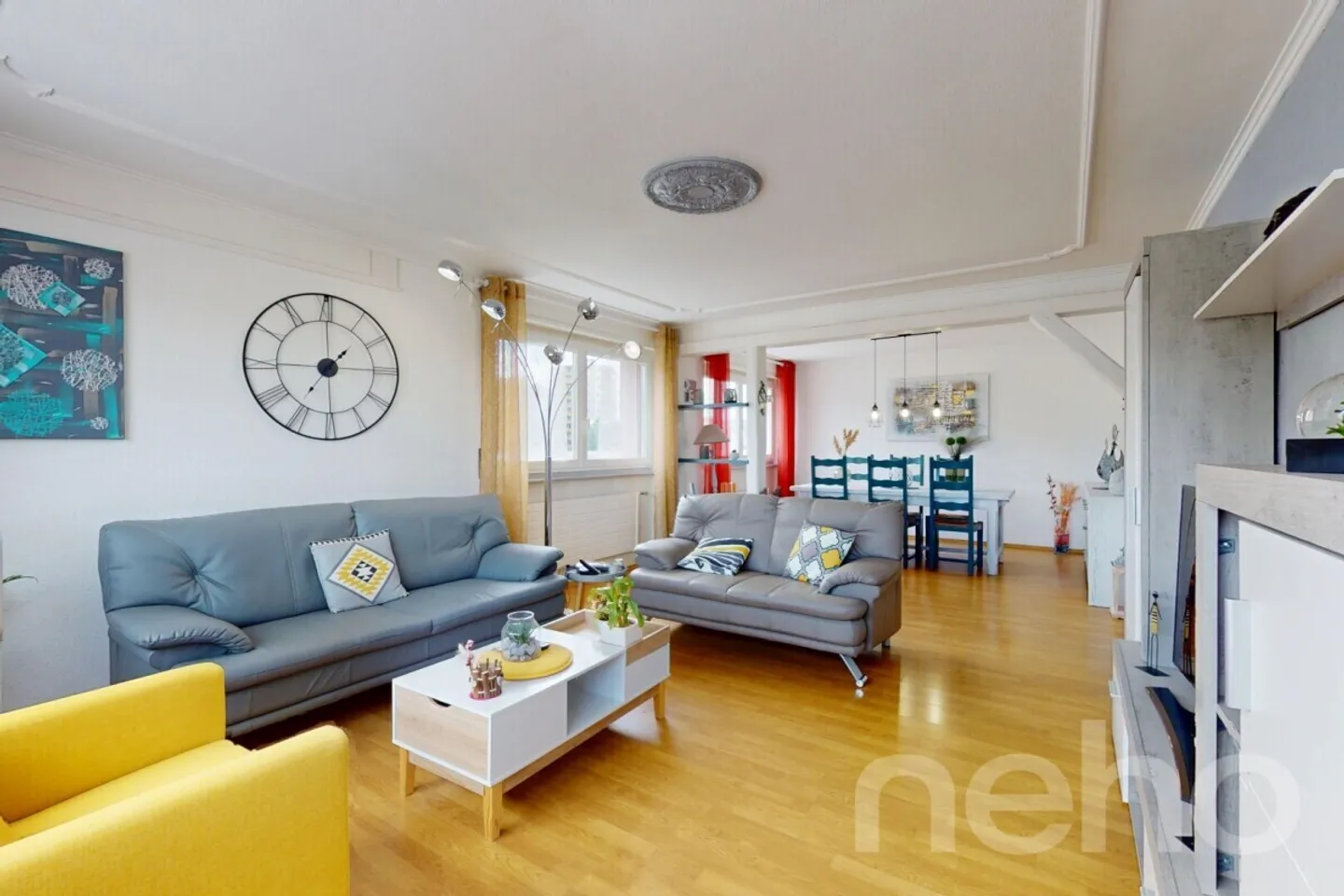 Luminoso appartamento di 3.5 locali con vista mozzafiato e box auto - Foto 3 di 12