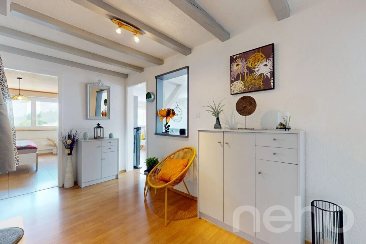 Luminoso appartamento di 3.5 locali con vista mozzafiato e box auto - Foto 8 di 12