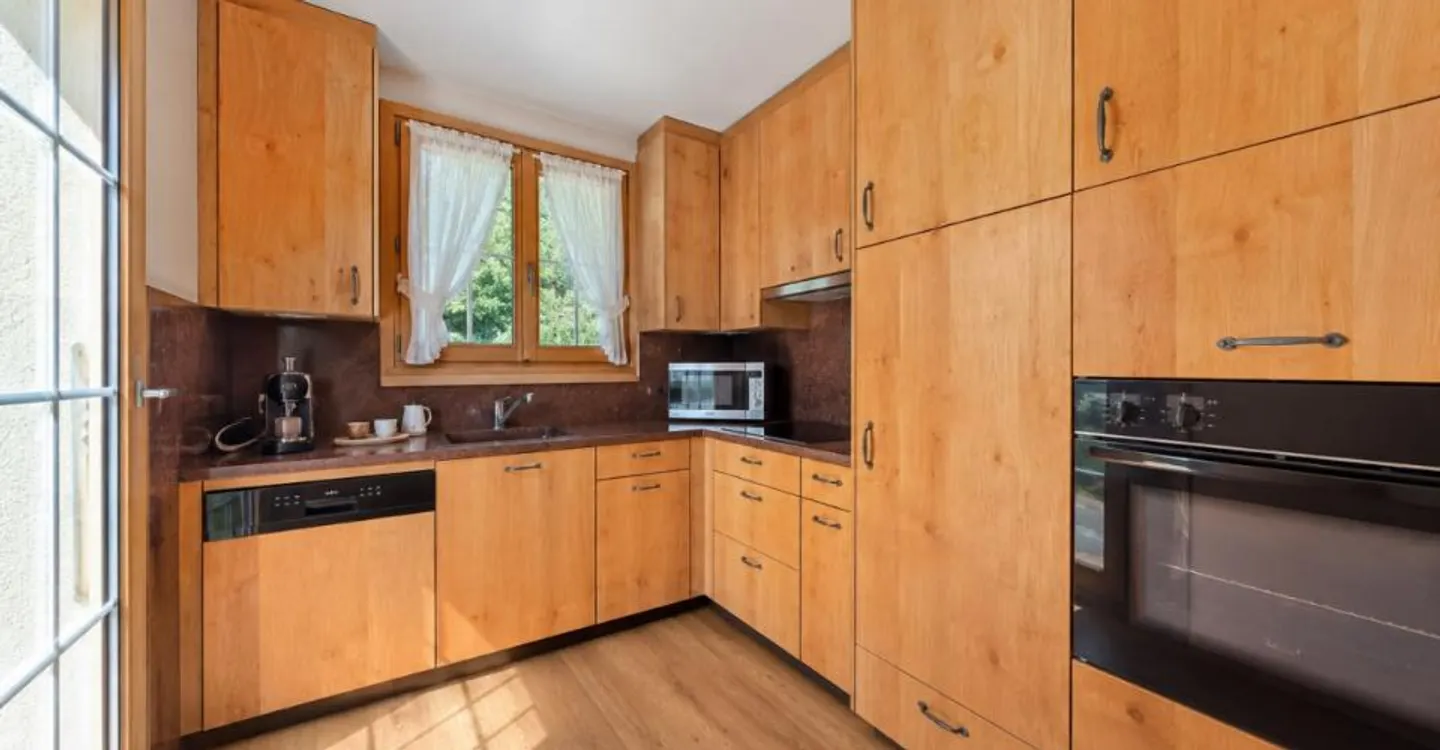 Spacious Duplex with Garden - Photo 3 of 10