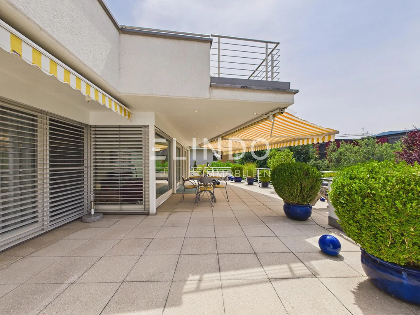 Adliswil | Appartamento con terrazza di 4,5 stanze - Foto 2 di 13