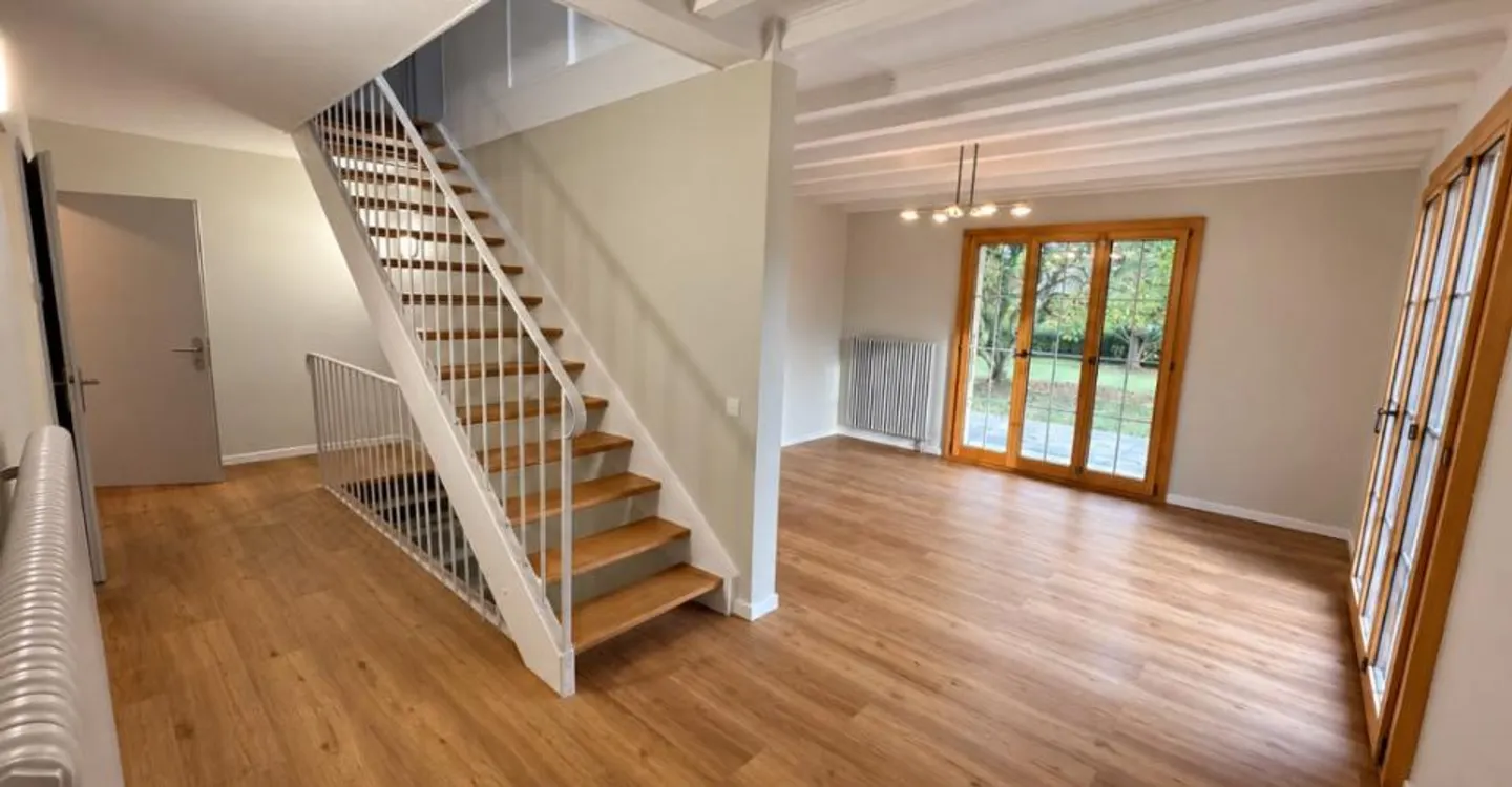 Spacious Duplex with Garden - Photo 10 of 10