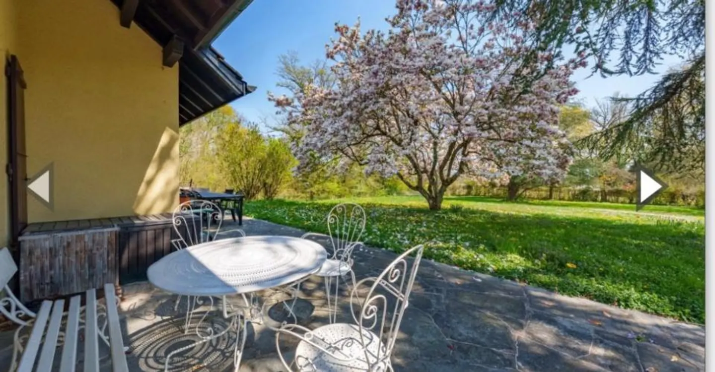 Spacious Duplex with Garden - Photo 9 of 10