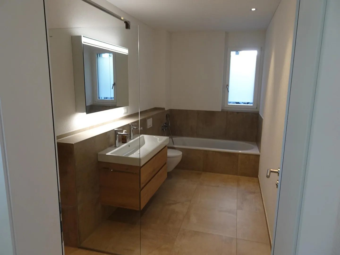 Appartement haut de gamme incluant 2 places de garage et charges - Photo 10 sur 26