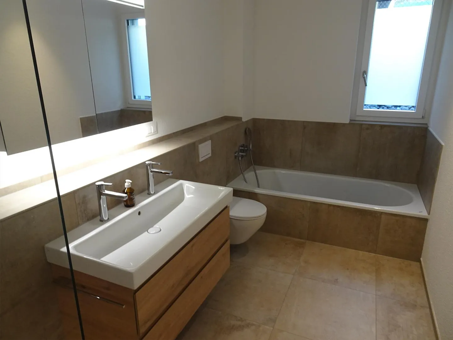 Appartement haut de gamme incluant 2 places de garage et charges - Photo 12 sur 26