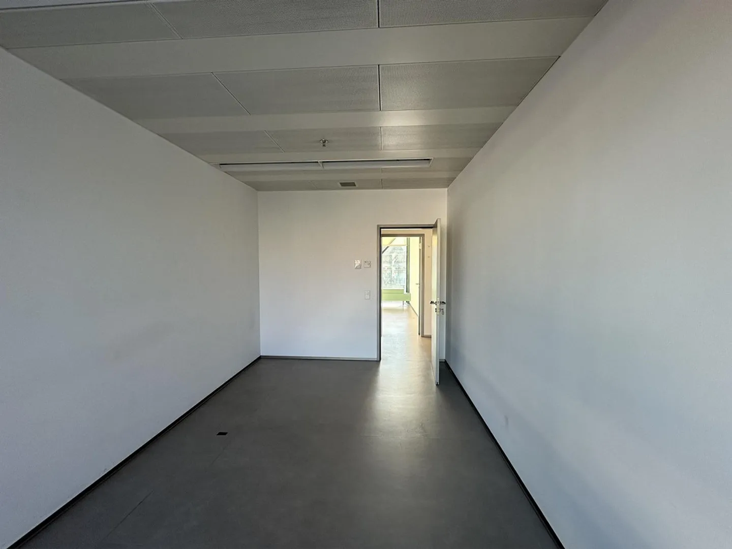 Office space for rent in a prestigious location in the center - Photo 3 of 5