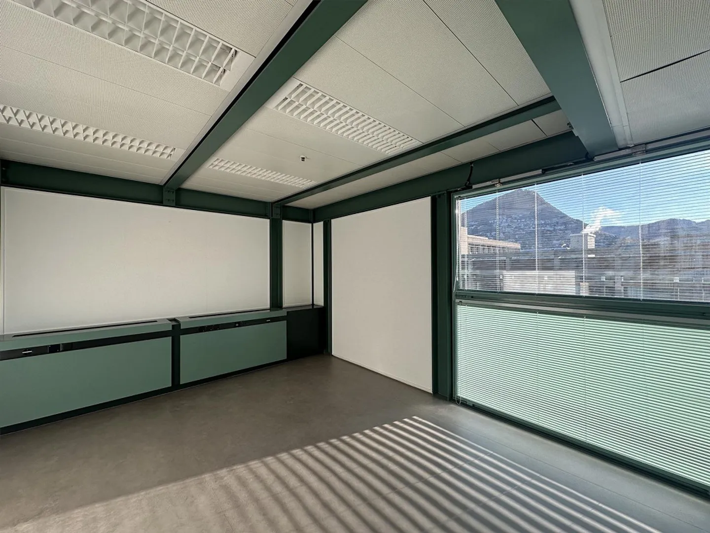 Office space for rent in a prestigious location in the center - Photo 4 of 5