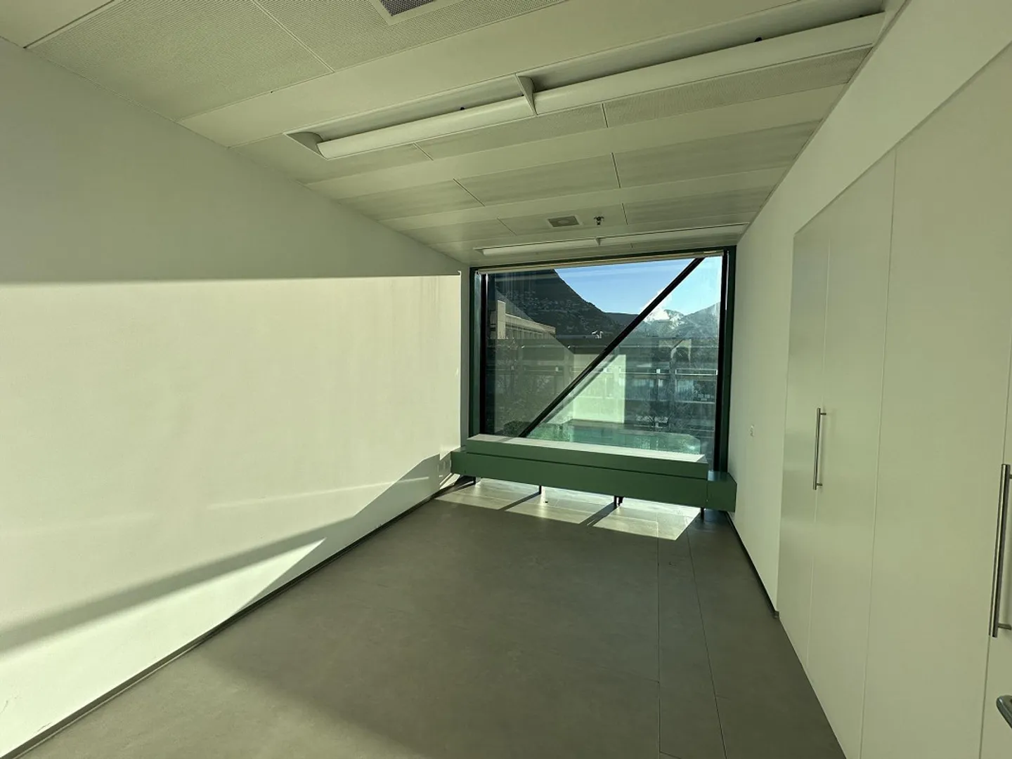 Office space for rent in a prestigious location in the center - Photo 2 of 5