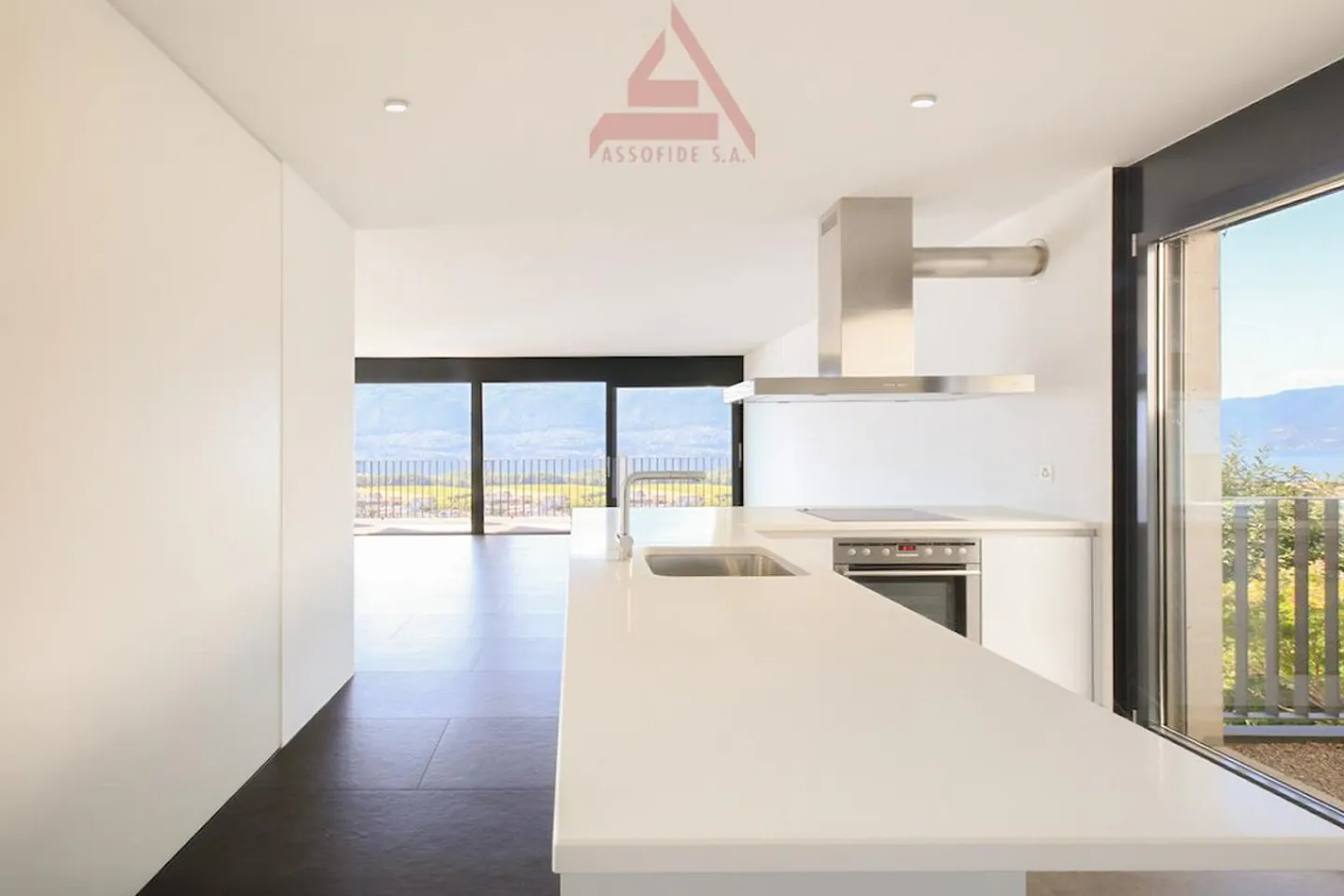 Appartamento di lusso con vista lago - Foto 2 di 10