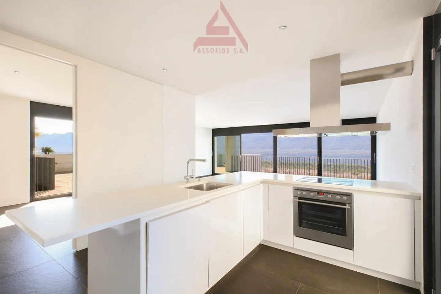 Appartamento di lusso con vista lago - Foto 3 di 10