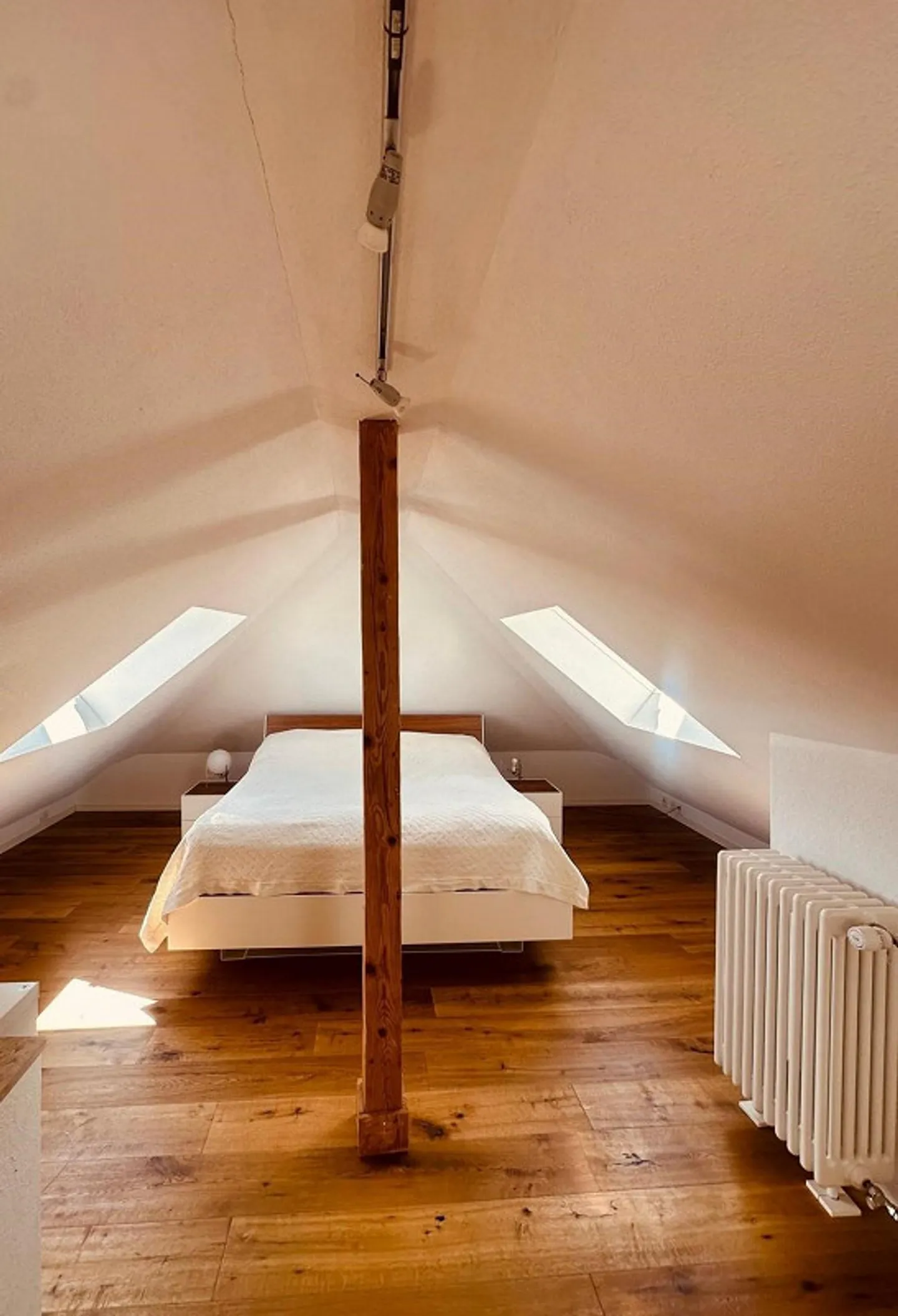 Freistehendes Einfamilienhaus mit grossem Garten und verkehrsgünstiger Lage - Foto 8 von 13