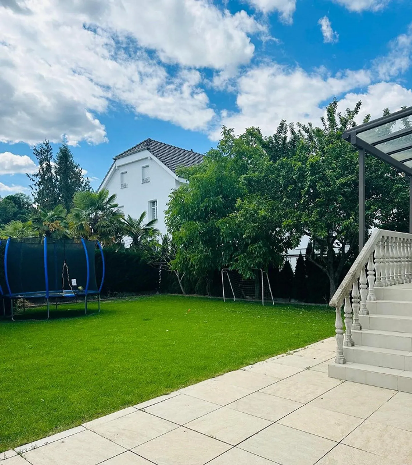 Freistehendes Einfamilienhaus mit grossem Garten und verkehrsgünstiger Lage - Foto 9 von 13