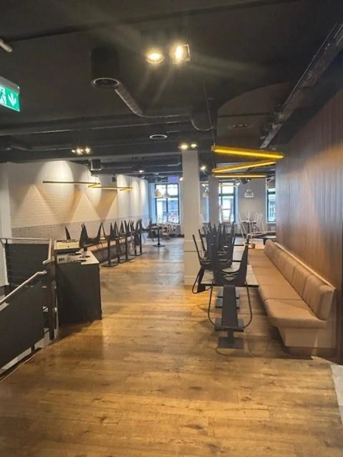 Restaurant à louer dans un emplacement central près de Schifflände - Photo 2 sur 12