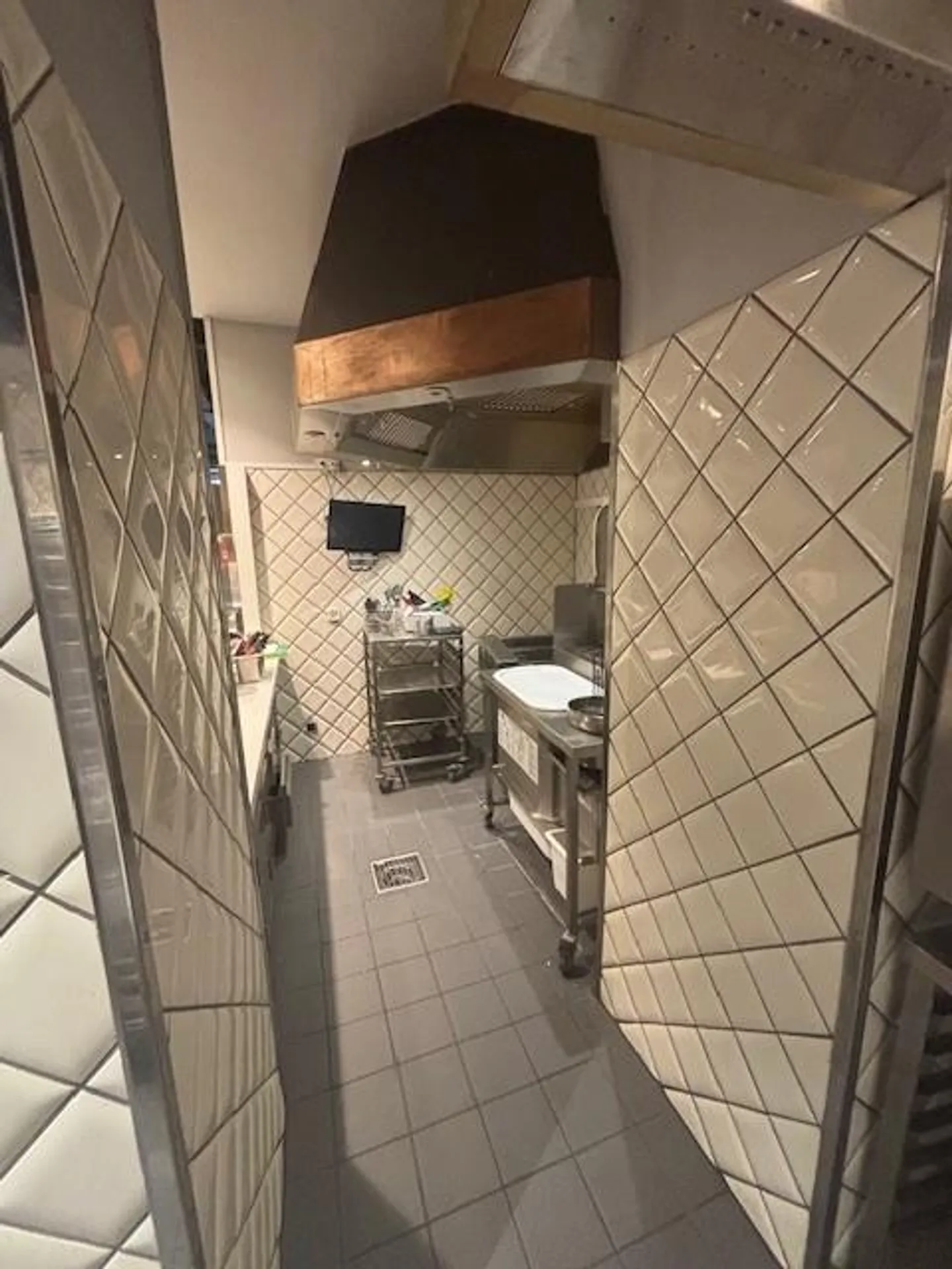 Restaurant à louer dans un emplacement central près de Schifflände - Photo 3 sur 12