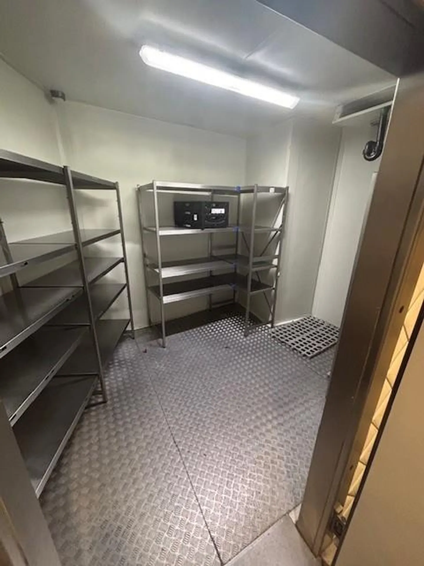 Restaurant à louer dans un emplacement central près de Schifflände - Photo 4 sur 12