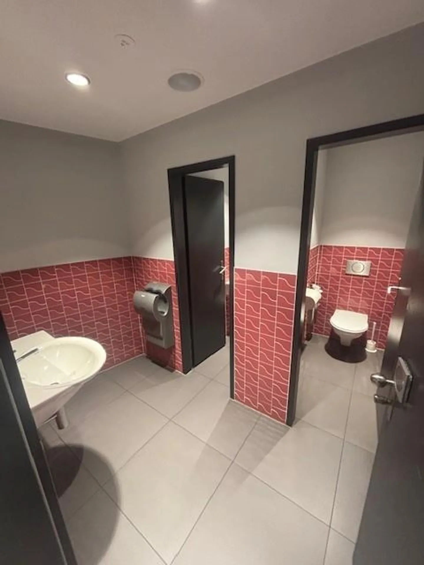 Restaurant à louer dans un emplacement central près de Schifflände - Photo 7 sur 12