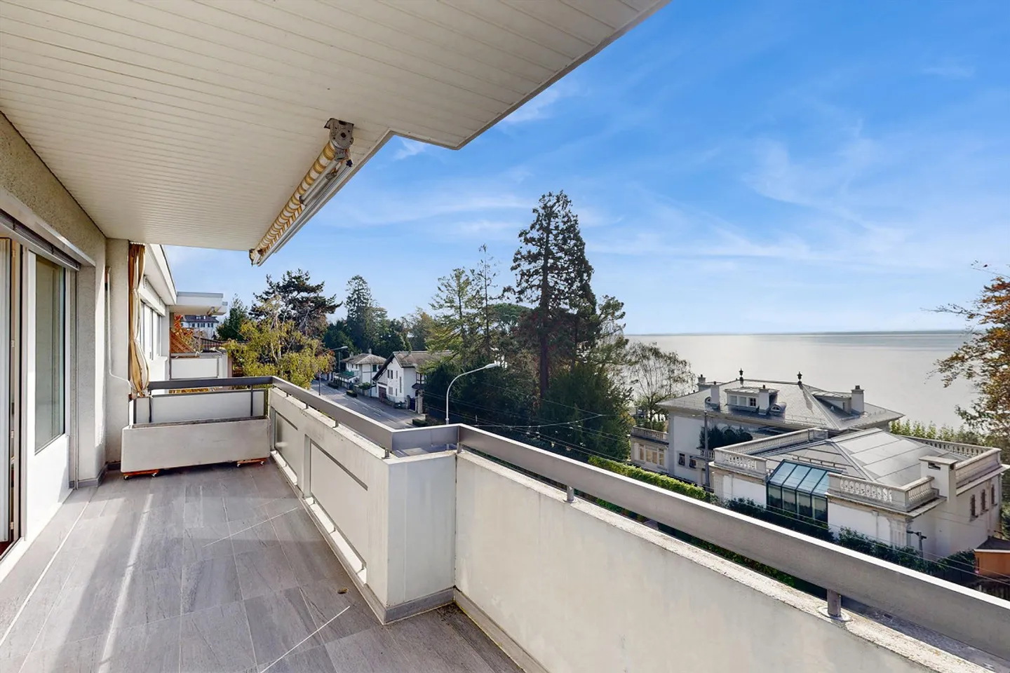 Magnificent Lake View - Photo 7 of 11