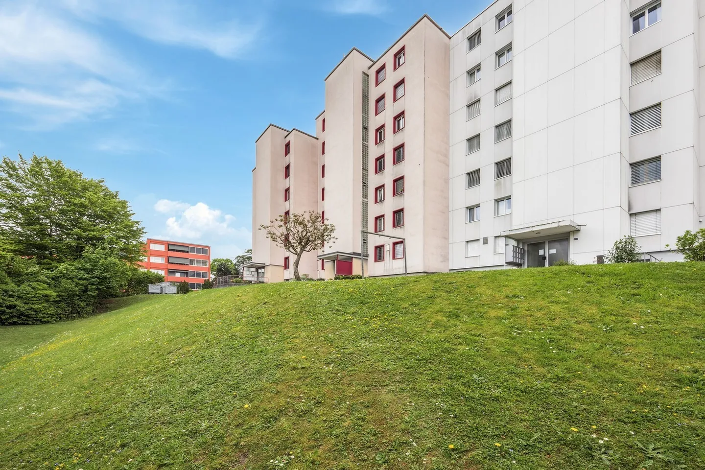 Beautiful apartment in green surroundings - Photo 2 of 10