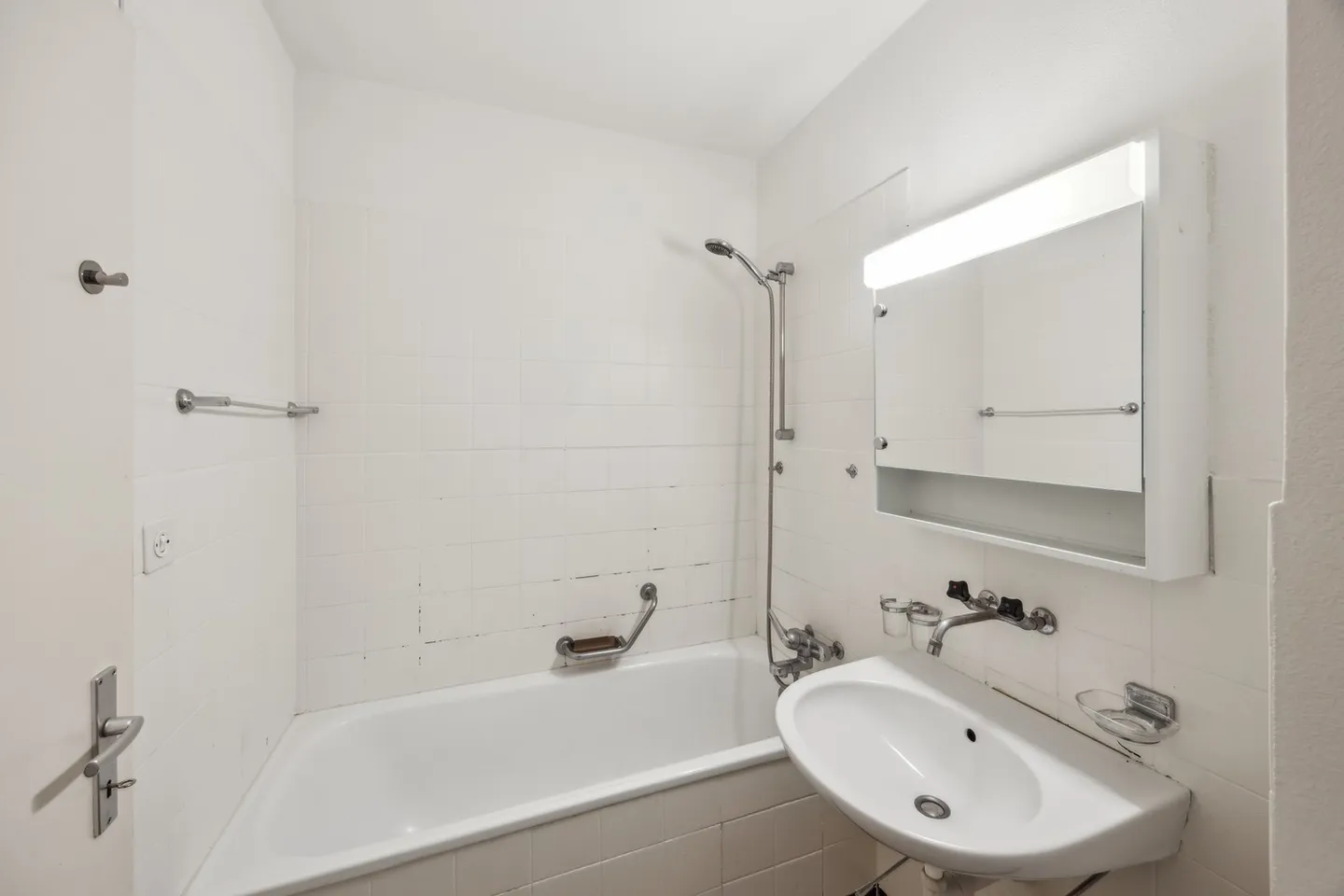 Beautiful apartment in green surroundings - Photo 5 of 10