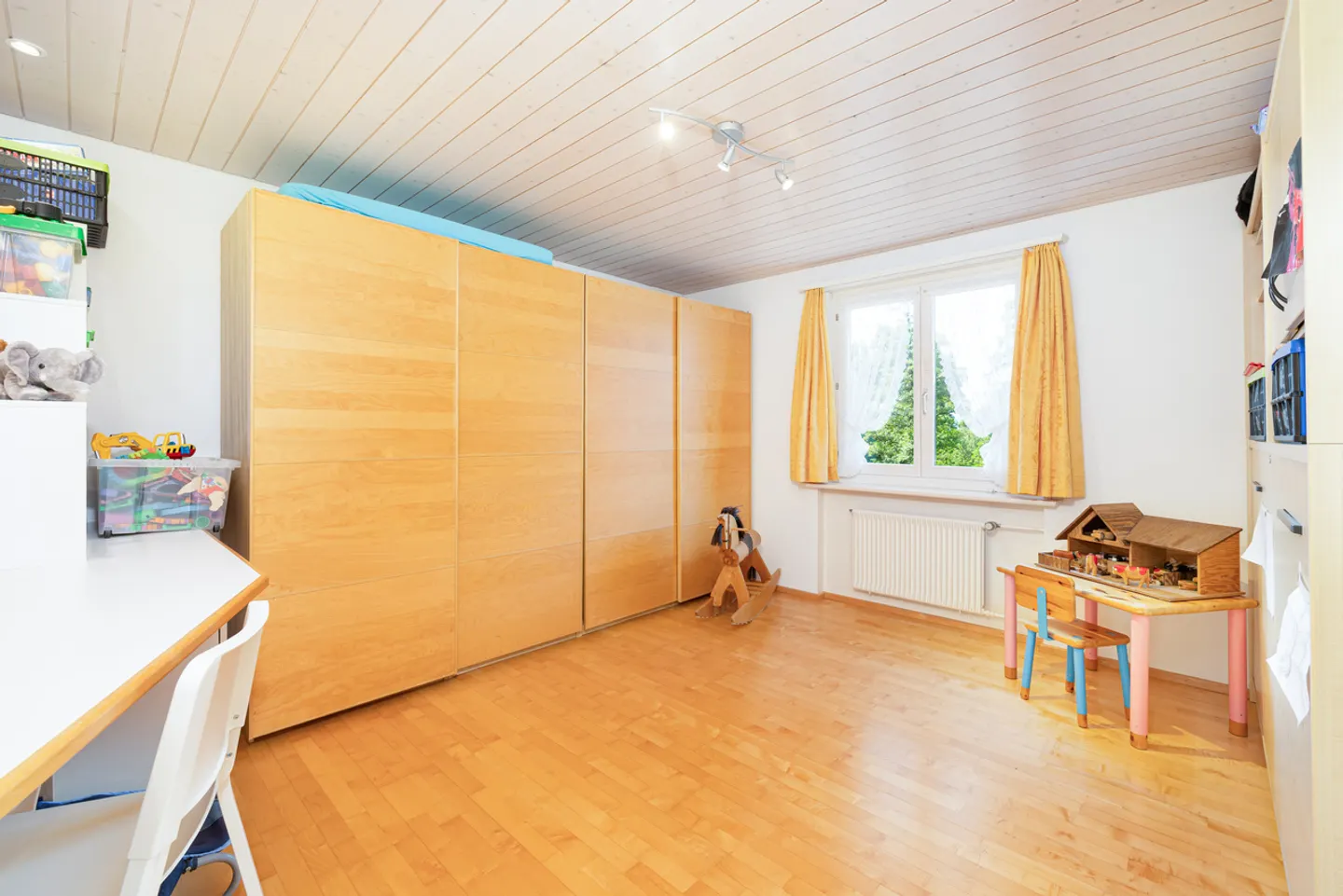 Charming Semi-Detached House - Photo 8 of 13