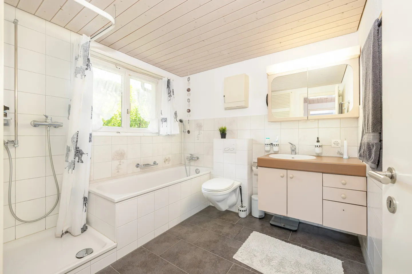 Charming Semi-Detached House - Photo 9 of 13
