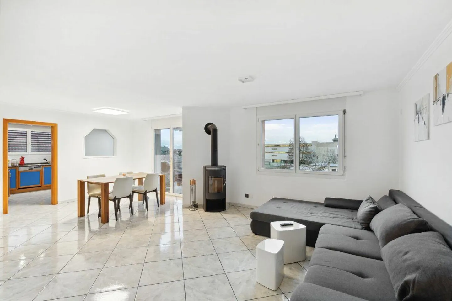 Prime Location - Sunny 3.5 Room Apartment - Photo 3 of 12