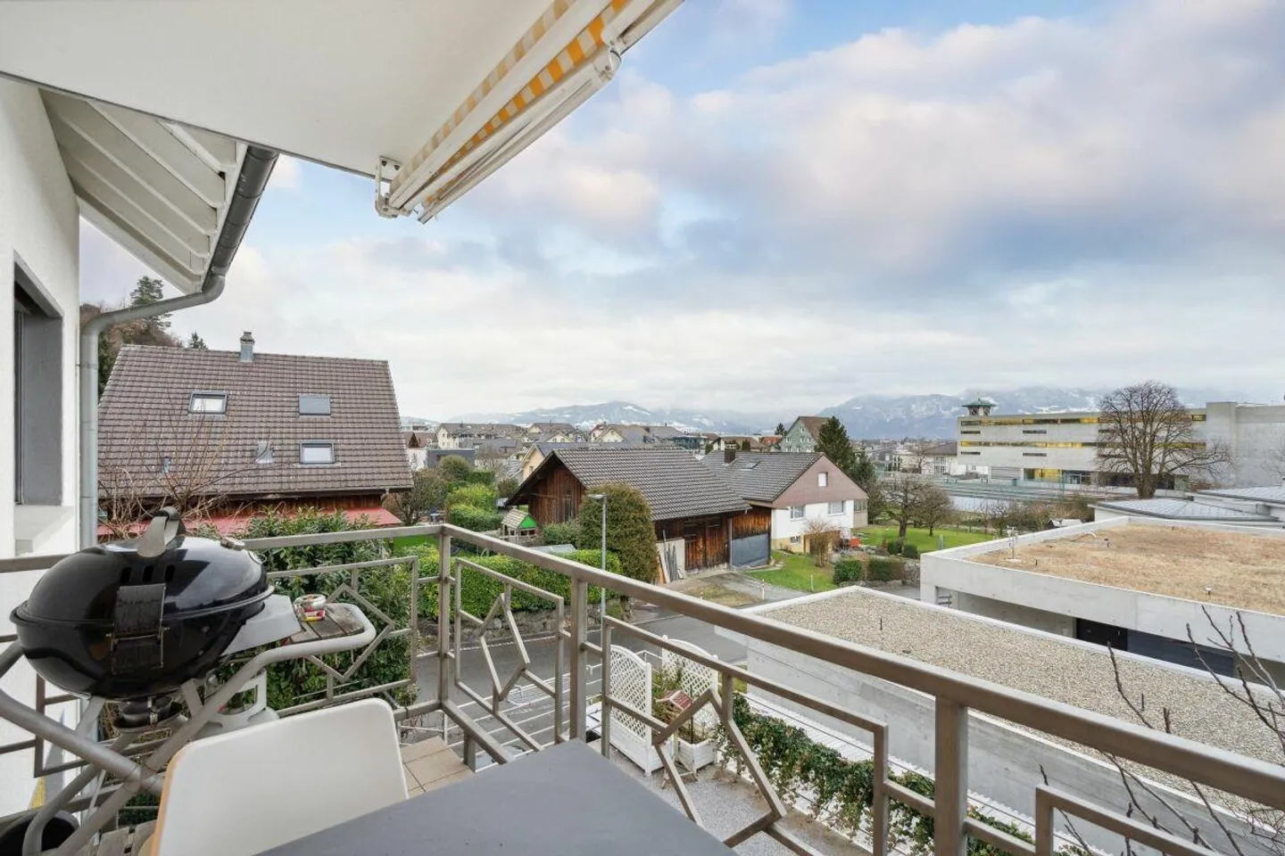 Prime Location - Sunny 3.5 Room Apartment - Photo 2 of 12