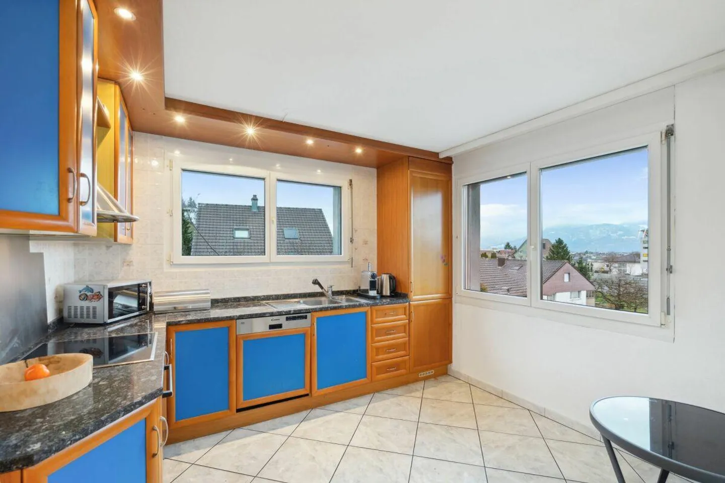 Prime Location - Sunny 3.5 Room Apartment - Photo 4 of 12