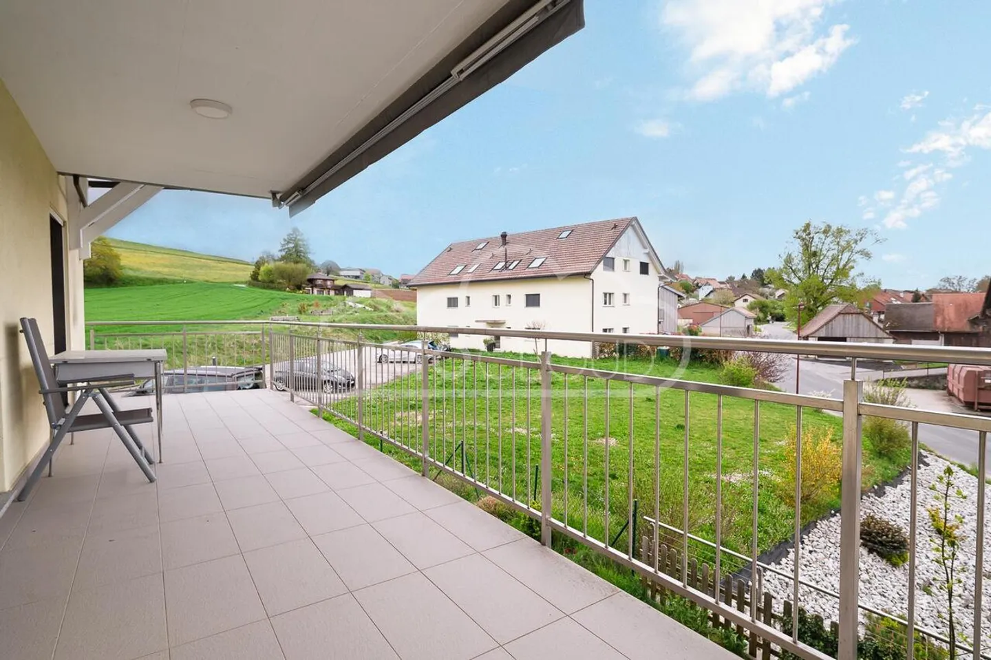 Grande balcone, vista e suite principale! - Foto 1 di 13