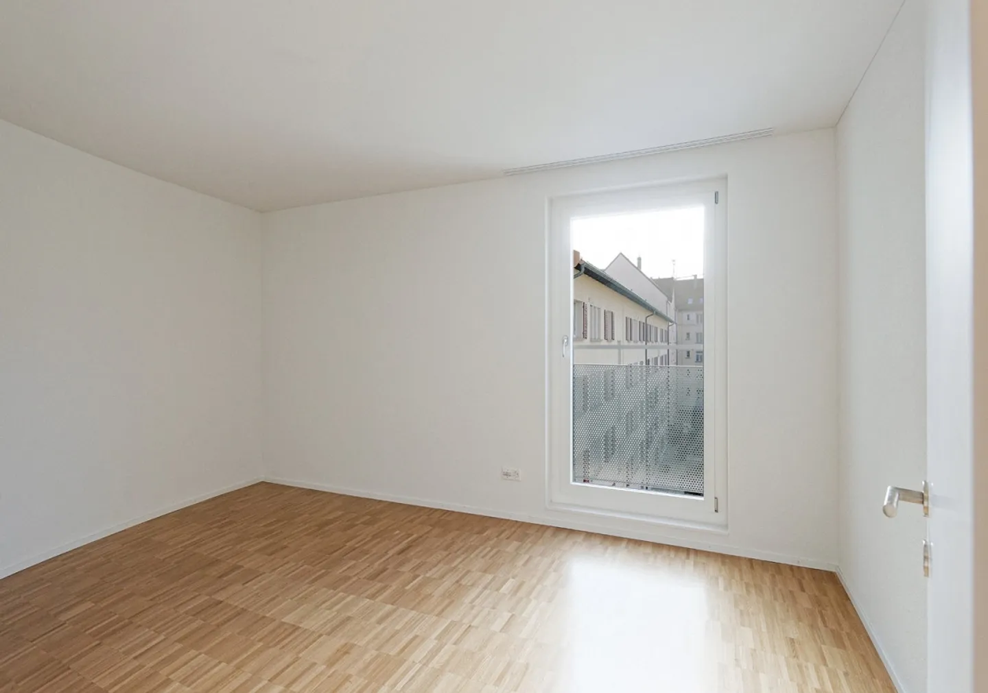 Moderno, luminoso, molto confortevole, finitura di alta qualità, 2° piano ovest - Foto 4 di 5