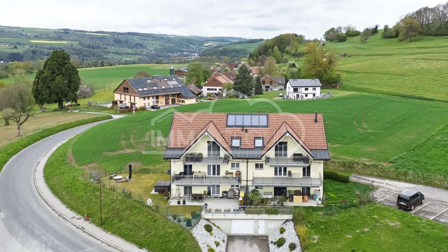 Grande balcone, vista e suite principale! - Foto 2 di 13