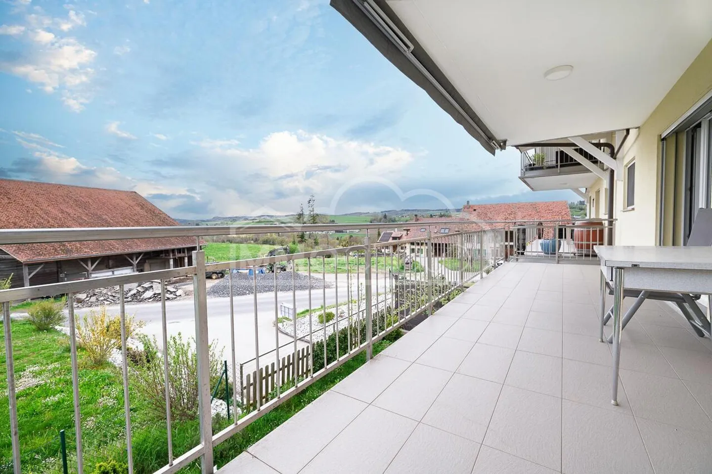 Grande balcone, vista e suite principale! - Foto 4 di 13