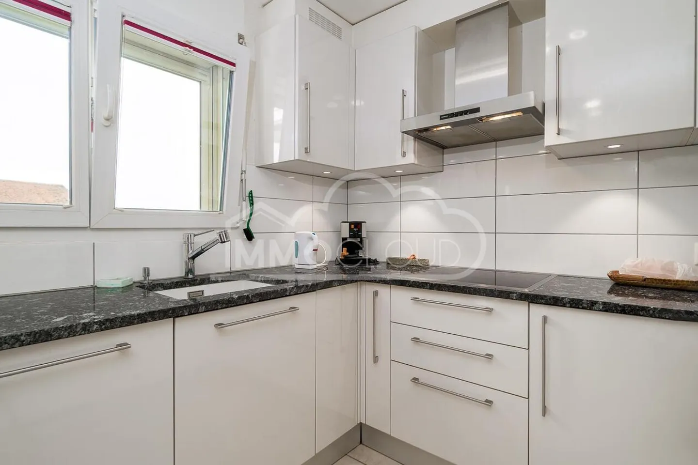 Grande balcone, vista e suite principale! - Foto 8 di 13